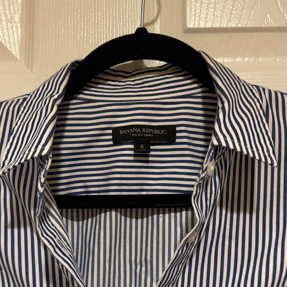 Banana Republic “Riley” shirt - Picture 2 of 3